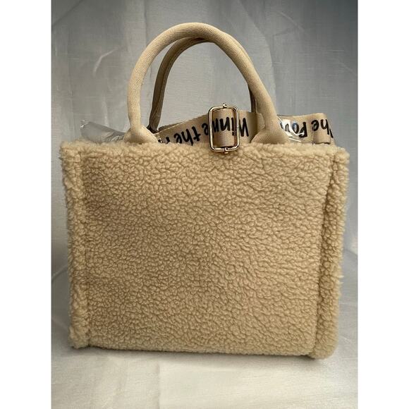 Primark Disney Winnie the Pooh Scarf Sherpa Fleece Borg Crossbody Mini Tote Bag - Picture 3 of 7